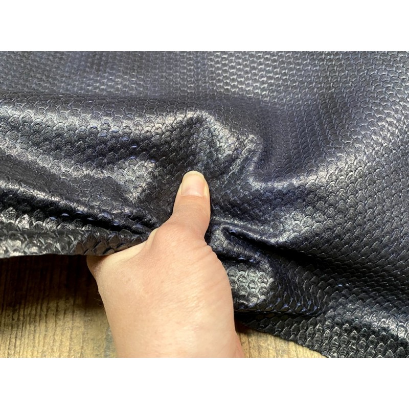 Peau d'agneau imprimé façon écaille de poisson marine Cuir en Stock