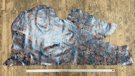 Peau de cuir de veau noir irisé aux motifs fleuris - maroquinerie - cuir en stock
