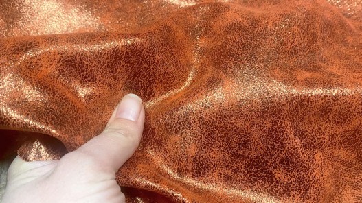 Peau de veau velours rouge corail métallisé doré - Maroquinerie - Cuir en stock