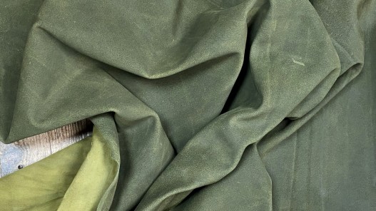 Peau de veau velours ciré vert olive - maroquinerie - Cuir en Stock