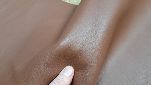 Demi-peau de cuir de veau lisse - marron d'inde - maroquinerie - ameublement - Cuir en Stock