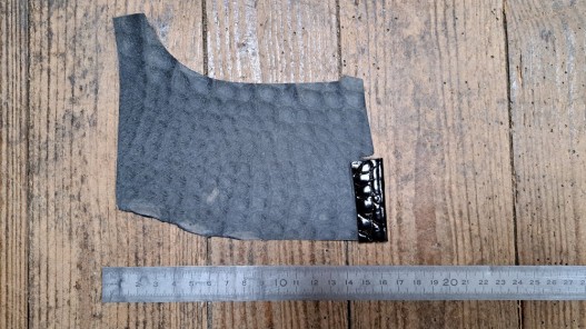 Morceau de cuir crocodile véritable - noir - Cuirenstock