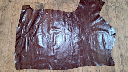 Bande de cuir de vachette finition ciré pullup bordeaux - maroquinerie - Cuir en stock