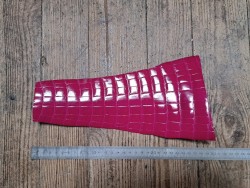 Morceau de cuir de crocodile véritable rose fuchsia - Cuirenstock