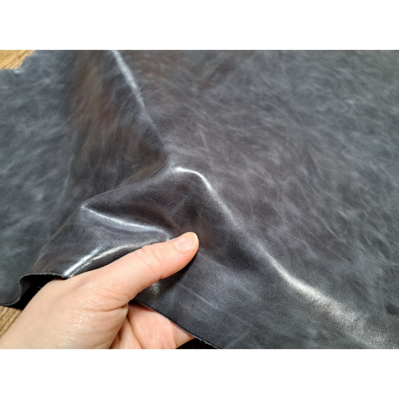 Demi-peau de cuir de vachette ciré pullup - gris acier - maroquinerie - Cuir en stock