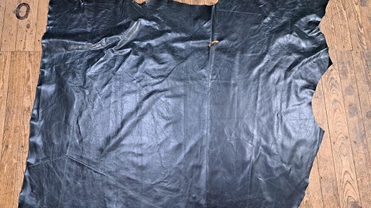 Bande de cuir de vachette finition ciré pullup bleu nuit - maroquinerie - Cuir en stock