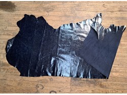 Morceau de cuir de vachette pullup - noir bleuté nuancé - maroquinerie - cuirenstock