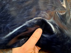 Demi peau de cuir de vachette ciré pullup - noir bleuté - maroquinerie - Cuir en Stock