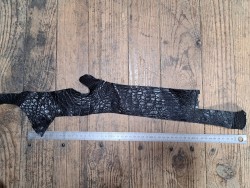 Morceau de peau de cuir de crocodile noir mat - maroquinerie - bijou - Cuirenstock