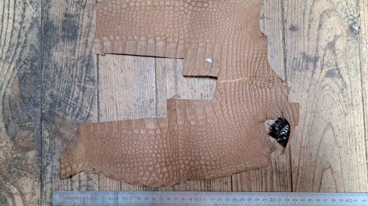 Morceau de peau cuir de crocodile véritable vernis bronze - cuir en stock
