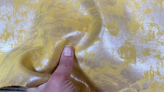 Peau de veau velours métallisé Graffiti - jaune - Maroquinerie - cuir en stock