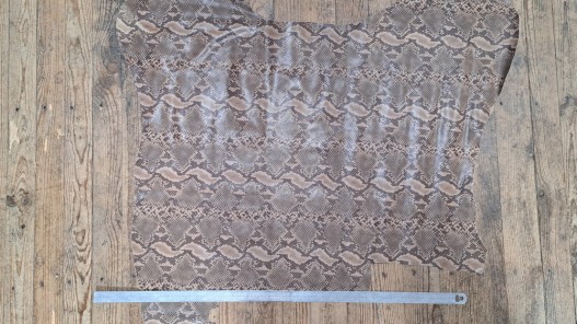 Demi-peau de cuir de veau façon grain serpent beige - maroquinerie - cuirenstock