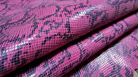 Demi - peau de cuir de veau façon serpent - rose - maroquinerie - cuir en stock