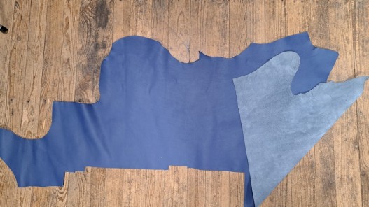 Demi peau de cuir de veau - grainé bleu jeans - maroquinerie - ameublement - Cuir en stock