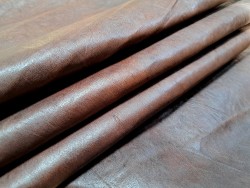 Demi peau de cuir de vachette ciré pullup - marron châtaigne nuancé - maroquinerie - cuir en stock