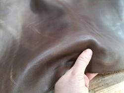 Demi peau de cuir de vachette pullup - brun kaki - maroquinerie - Cuir en stock