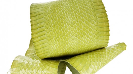 Peau de cuir de serpent véritable - serpent d'eau vert anis - accessoire - Cuir en Stock