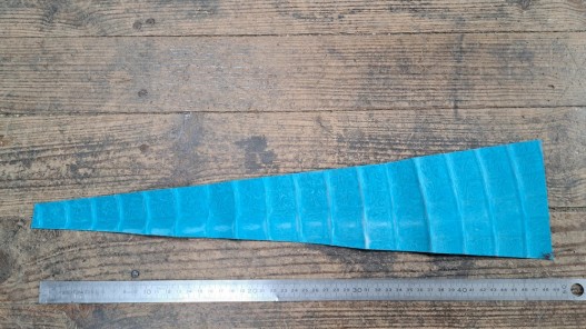 Morceau de cuir crocodile véritable bleu turquoise - Cuir en stock