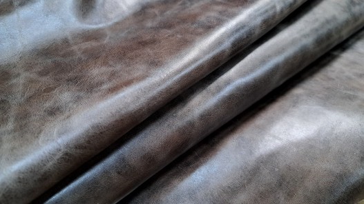 Demi-peau de cuir de vachette ciré pullup gris taupe nuancé - maroquinerie - cuirenstock
