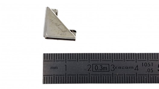 Embellissement - maroquinerie - coin protecteur d'angle - 15 mm - nickelé - Cuirenstock