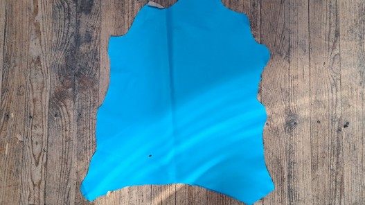 peau de cuir de chèvre - bleu horizon - maroquinerie accessoire cuir en stock