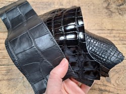 Lot de 3 morceaux de cuir de crocodile véritable noir - bijou - maroquinerie - accessoire - Cuir en Stock