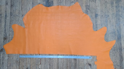 Demi peau de cuir de veau lisse orange - Maroquinerie - cuir en stock
