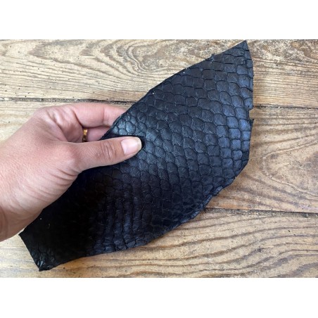 Cuir de poisson Tilapia noir mat maroquinerie bijoux accessoire cuir en stock