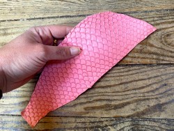 Cuir de poisson Tilapia rose mat maroquinerie bijoux accessoire cuir en stock