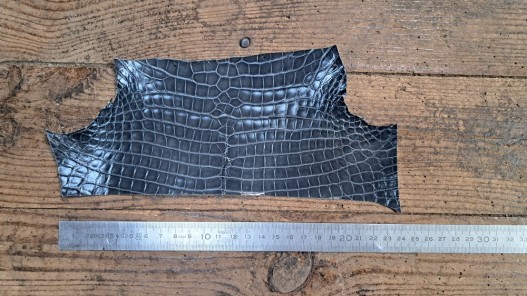 Morceau de cuir exotique - cuir de crocodile véritable- gris - bijoux et accessoires - Cuir en stock