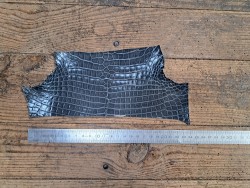 Morceau de cuir exotique - cuir de crocodile véritable- gris - bijoux et accessoires - Cuir en stock