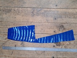 Morceau de cuir crocodile véritable - bleu électrique - cuirenstock
