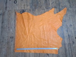Demi-peau de cuir de vachette finition ciré pullup orange - maroquinerie - cuir en stock