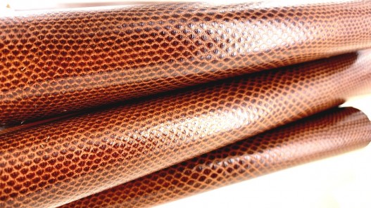 Peau de cuir de karung - Cuir exotique - serpent - Brun caramel - Cuirenstock