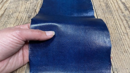 Peau de cuir de karung - Cuir exotique - serpent - Bleu France mat - Cuir en Stock