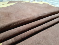 Lot de 3 peaux de cuir stretch identiques velours marron choco - Cuir en Stock