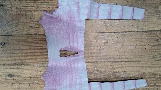 Morceau de cuir de crocodile violet lavande - cuir en stock