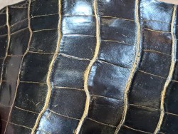 Cuir de crocodile véritable - noir gold -maroquinerie bijoux cuir en stock