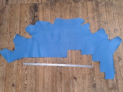 Demi-peau de cuir vache grainée - bleu azure - maroquinerie - accessoires - Cuir en stock