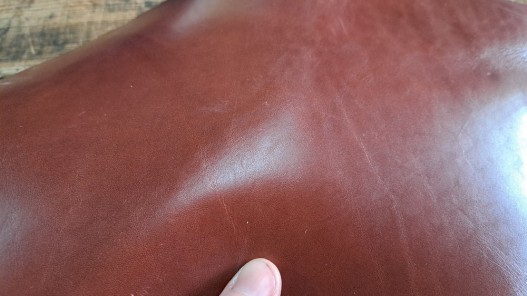 Morceau de collet de vache végétal - brun rouge - cuirenstock