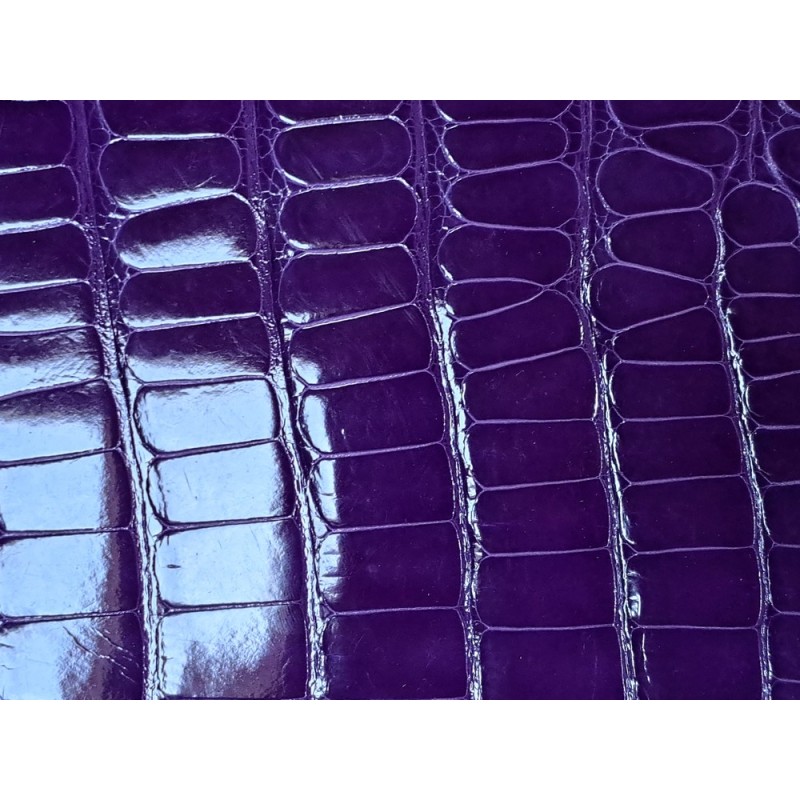 Morceau de cuir crocodile véritable - violet - cuir en stock