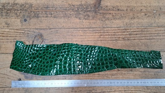 Morceau de cuir de crocodile véritable - vert - bijoux et accessoires - Cuirenstock
