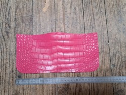 morceau de cuir de crocodile véritable rose - Cuir en stock