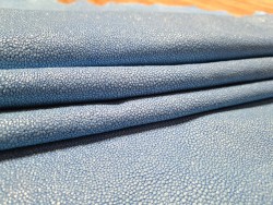 Demi-peau de cuir de veau grain effet galuchat  - Bleu clair - cuirenstock