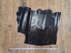 Demi-peau de cuir de veau effet crocodile - Noir - maroquinerie - Cuir en stock