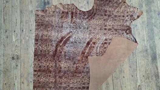 Demi peau de cuir de veau grain façon serpent - brun rouge - maroquinerie - Cuir en Stock