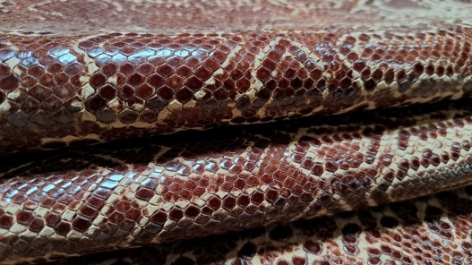 Demi peau de cuir de veau grain façon serpent - brun rouge - maroquinerie - Cuirenstock