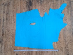 Demi peau de cuir de veau lisse - bleu clair -maroquinerie -ameublement  - accessoire -Cuir en stock