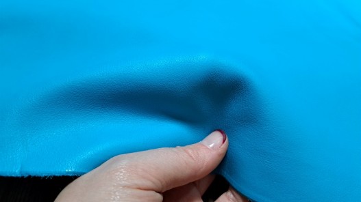 Demi peau de cuir de veau lisse - bleu clair -maroquinerie -ameublement  - accessoire -Cuirenstock