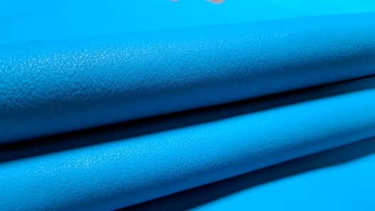 Demi peau de cuir de veau lisse - bleu clair -maroquinerie -ameublement  - accessoire -cuirenstock